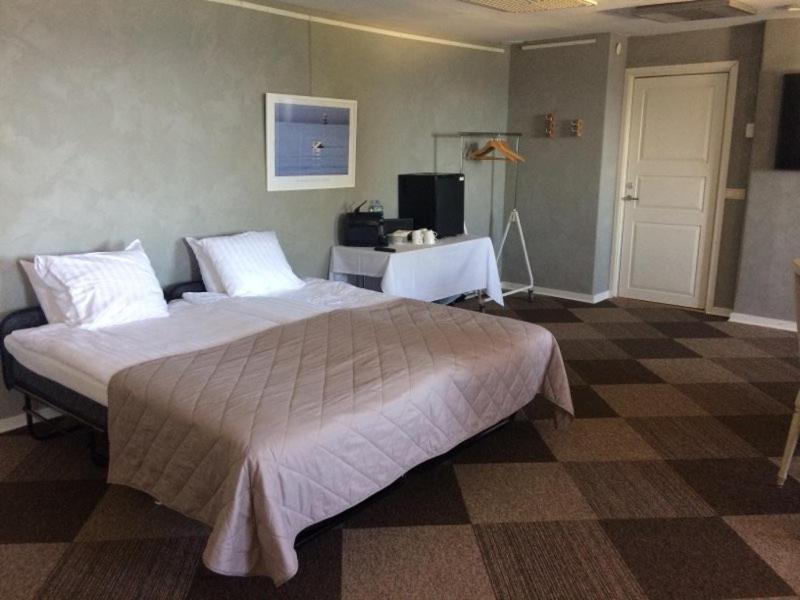 Family Room,1000105974:JPEG