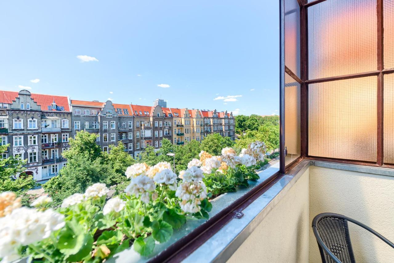 Studio Balcony
