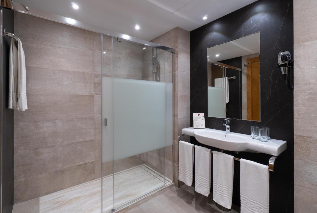 One-Bedroom Apartment partial sea views