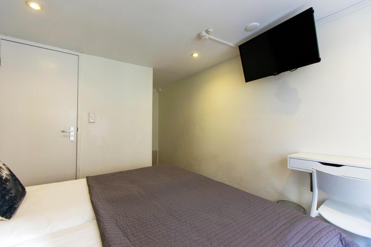 Twin Room Private Bathroom