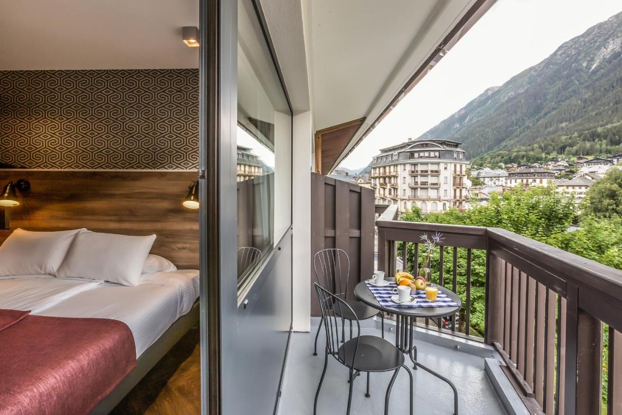 Twin or Double Room with Balcony and Mountain View