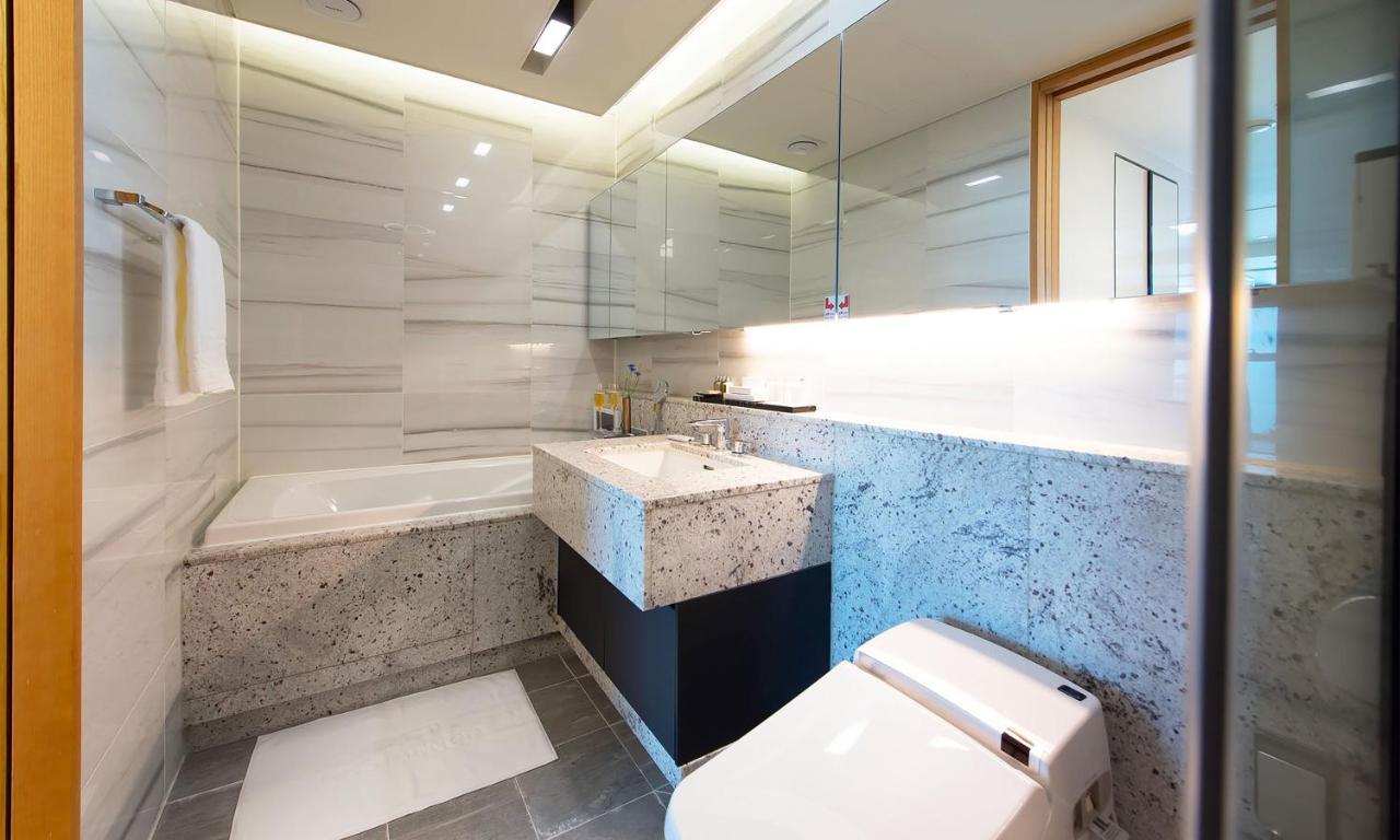 Suite with Mipo Harbor View