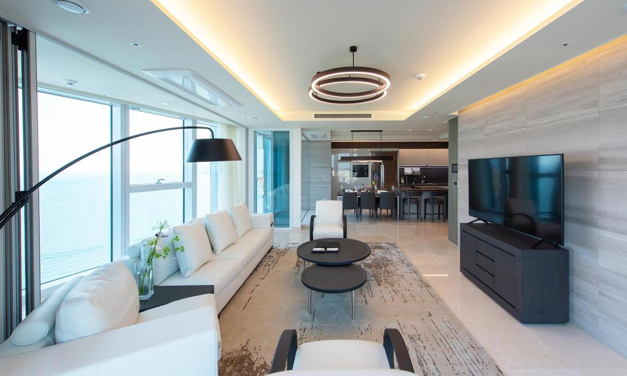 Corner Suite with Mipo Harbor View