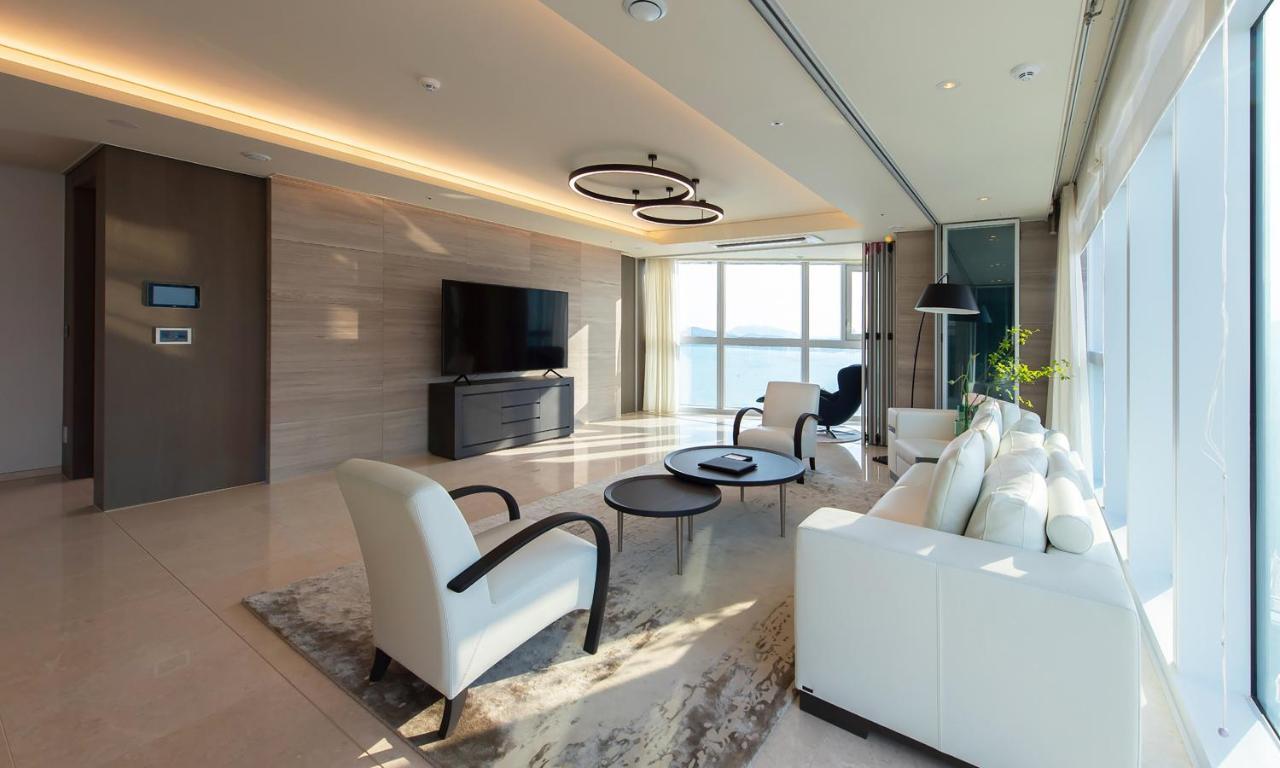 Corner Suite Room with Beach View
