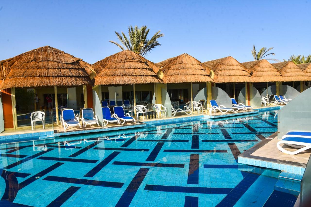 Bungalow Pool
