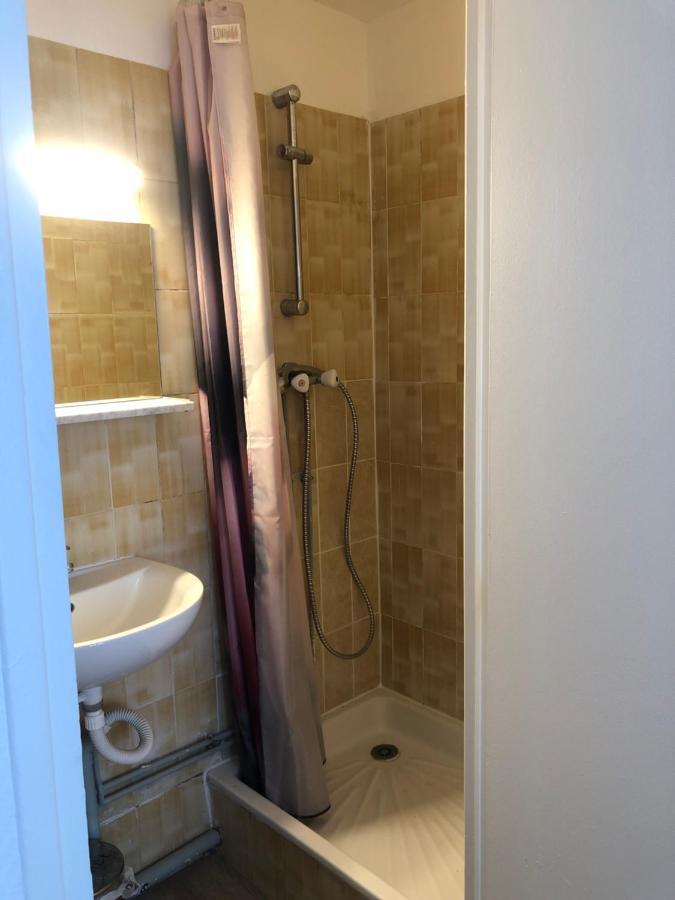 Standard Double Room Shower