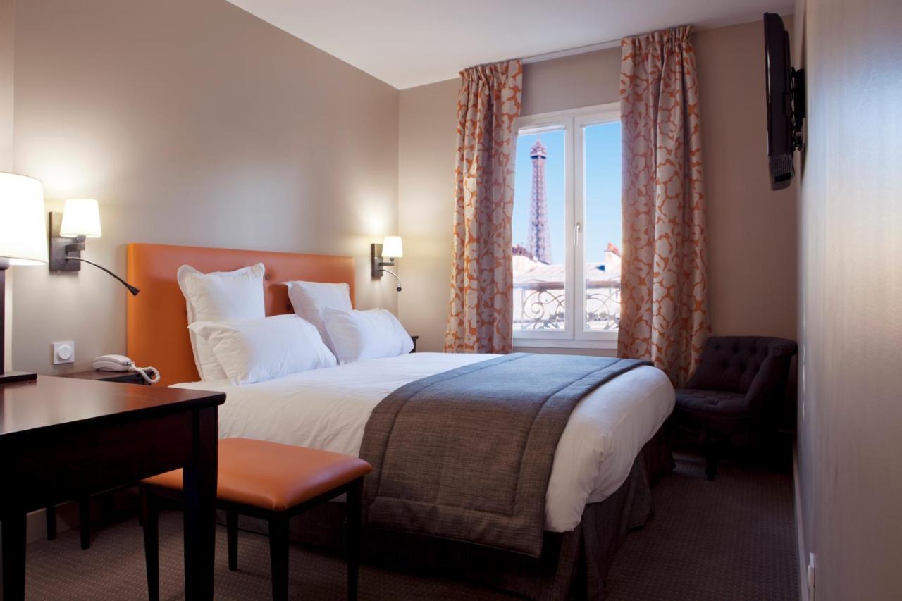 Superior Twin Room Eiffel Tower View