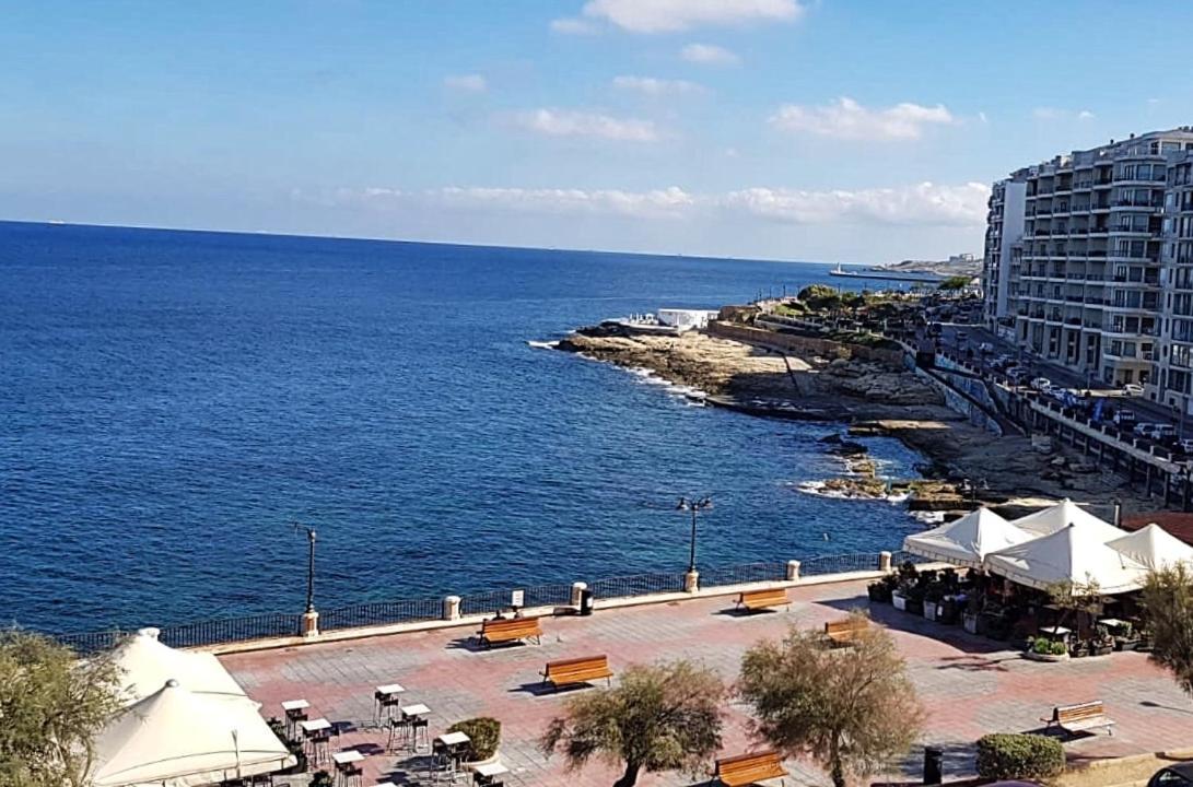 Double or Twin Room Sea View