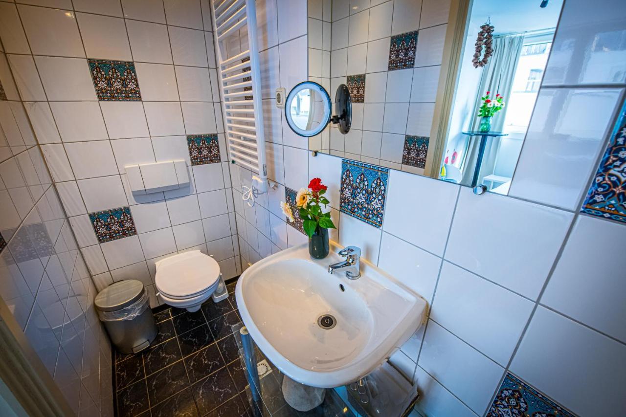 Twin Room Private Bathroom