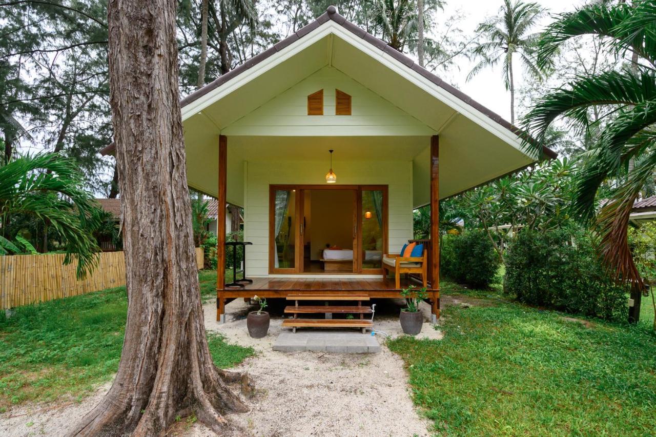 Deluxe Tropical,1057421872:JPEG