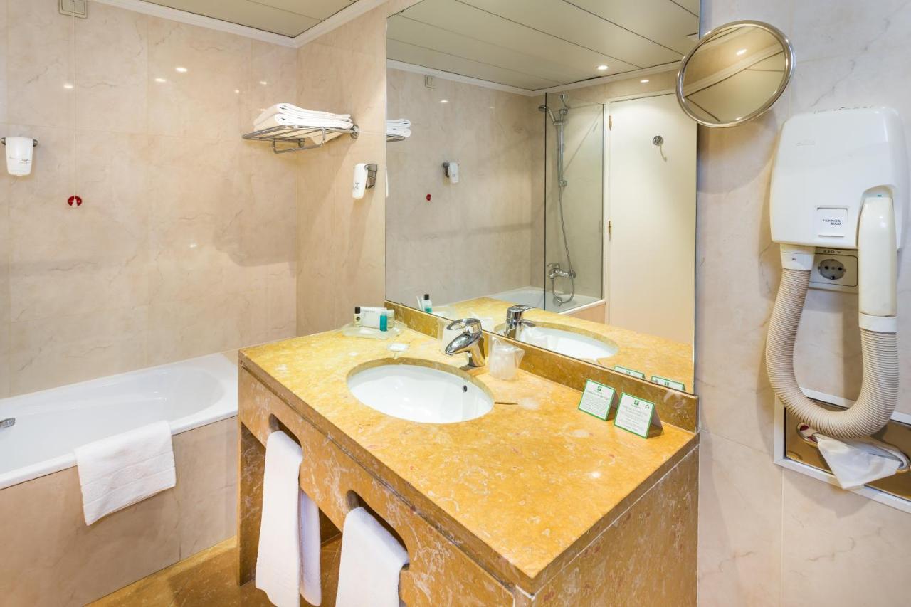 Standard Double Room with Two Double Beds