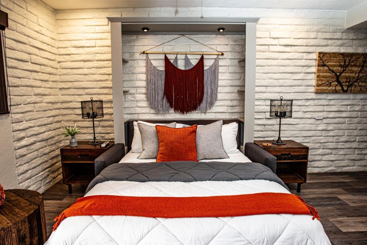 QUEEN MURPHY BED ROOM