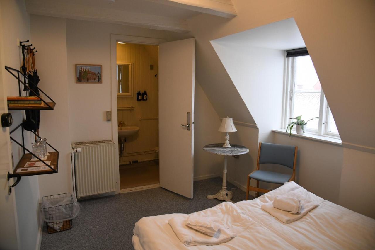 Dobbeltværelse med eget badeværelse i inspektørens hus