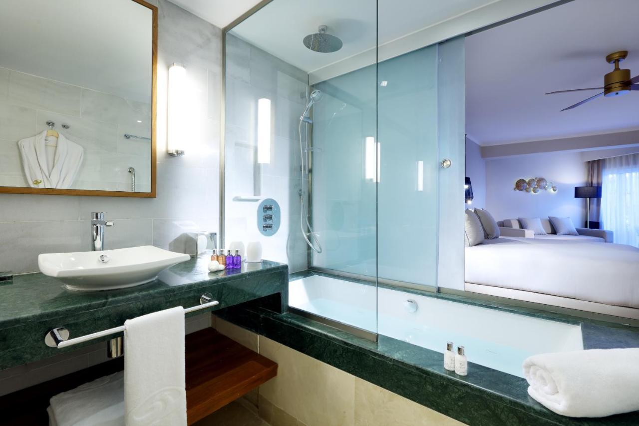 Junior Suite Pool Access