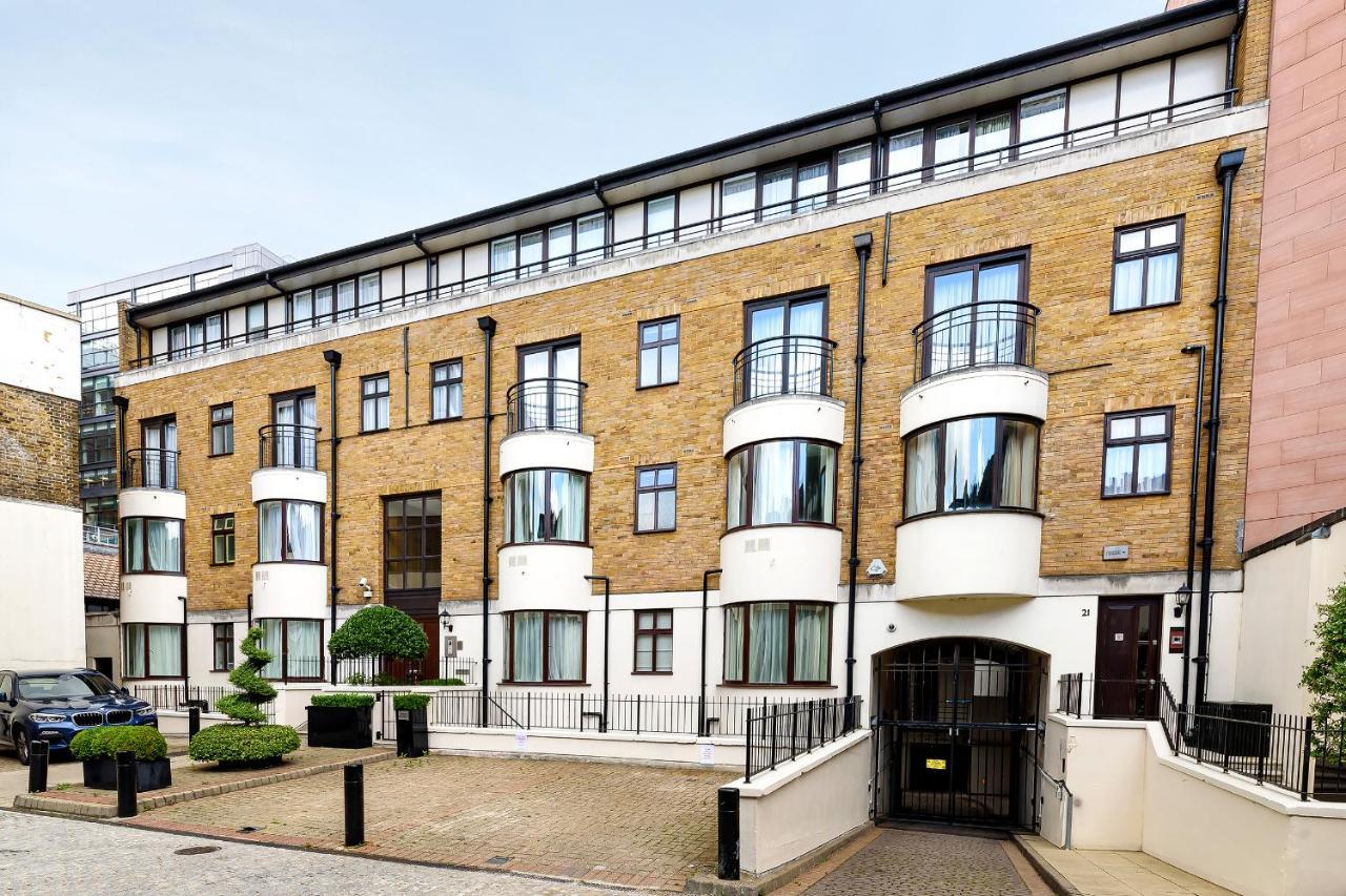Deluxe Three-Bedroom Apartment Brompton Road