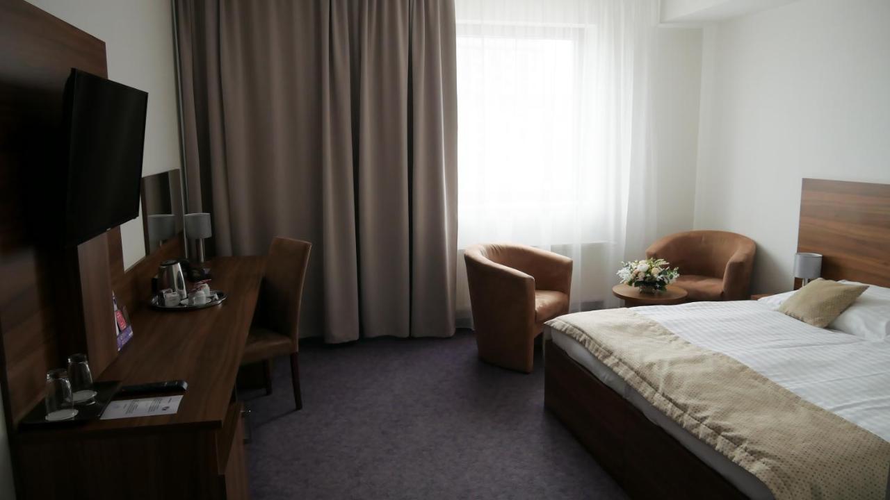Deluxe Double Room Minibar Refilled Daily,1105310580:JPEG