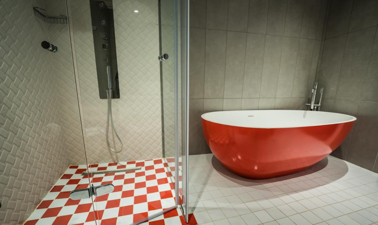 Executive Penthouse Kitchenette & Outdoor Spa Bath