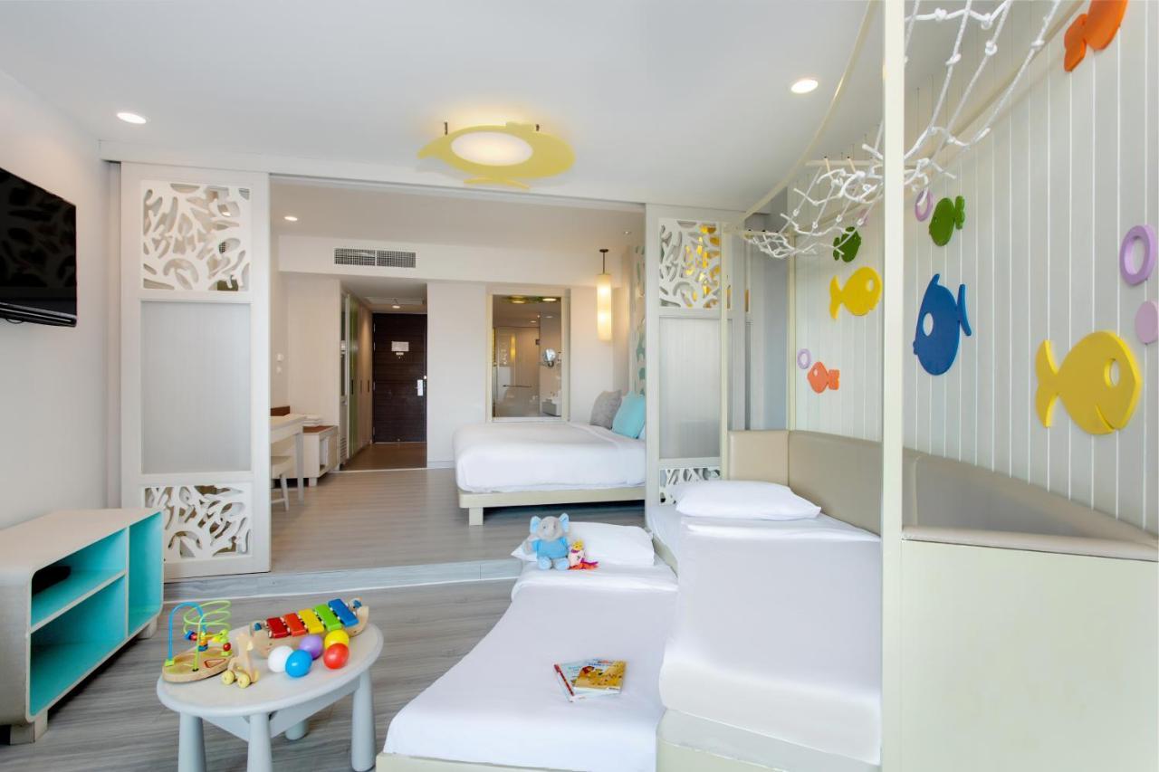 Family Room (2 Adults + 2 Children),1112280675:JPEG