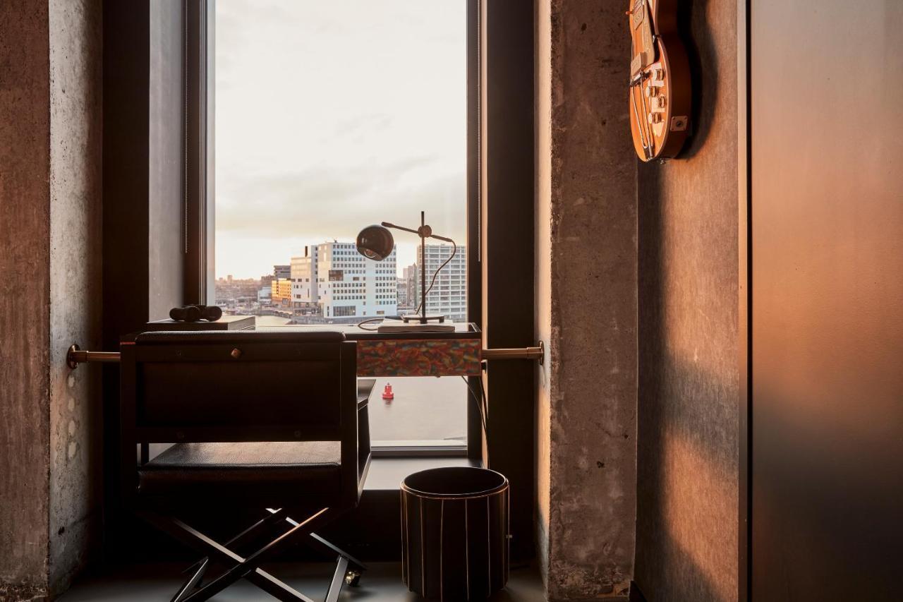 Deluxe Corner Room City View