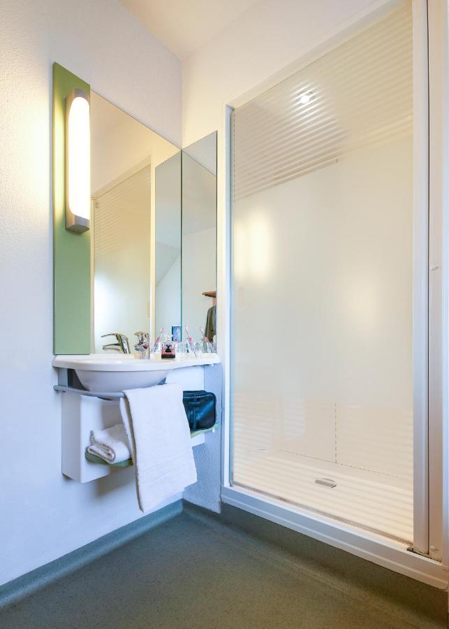 Triple Room 3 Single Beds