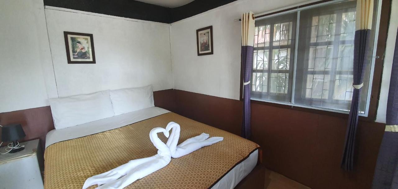 Bungalow with Fan,1126404417:JPEG