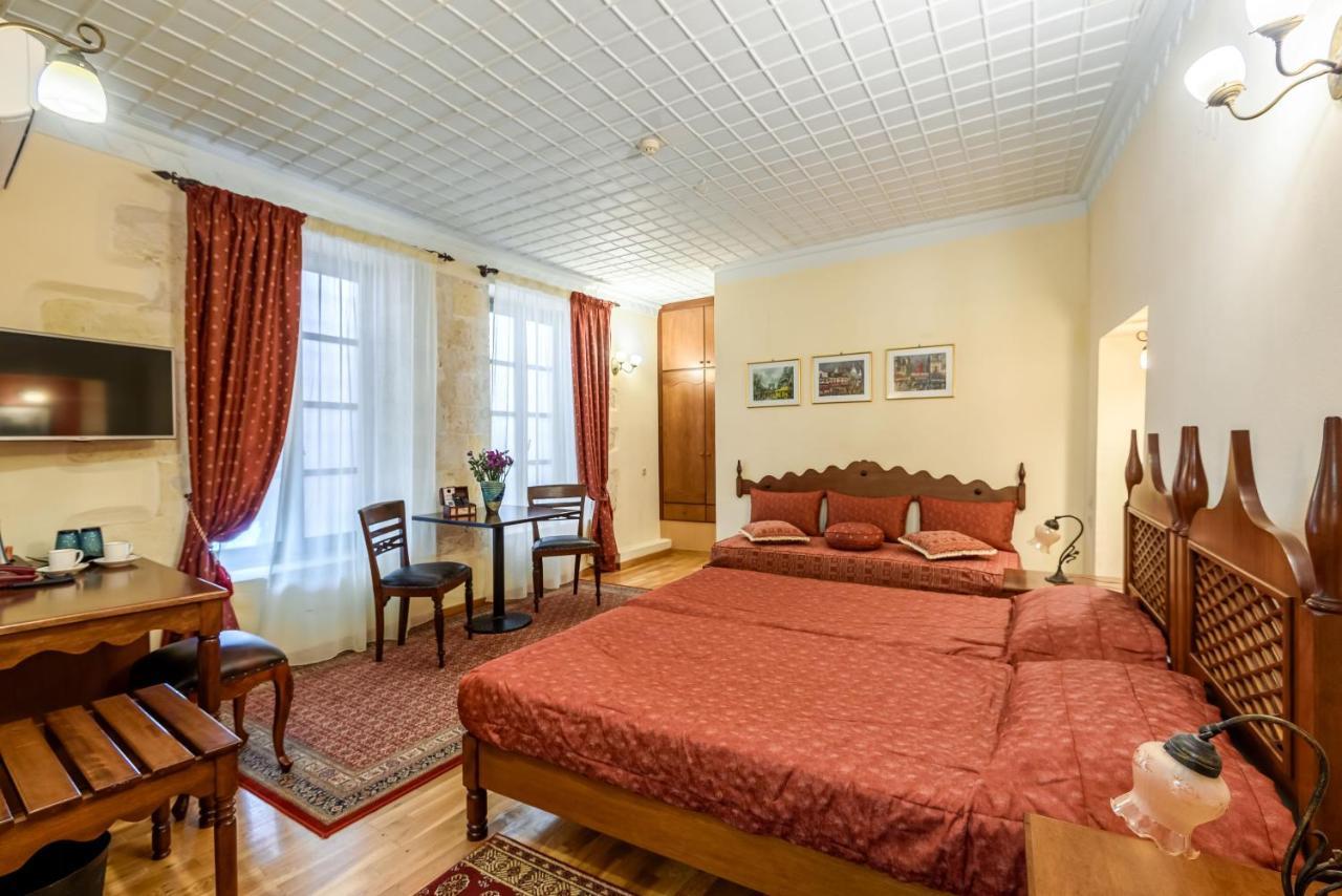 Comfy Economy Room