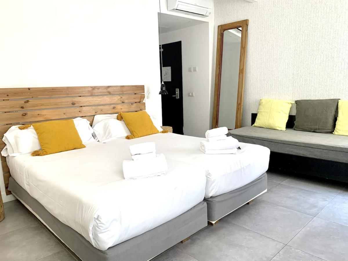 One-Bedroom Apartment with living room and kitchen