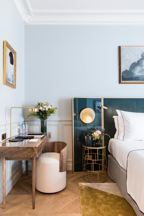 Eiffel Tower Suite