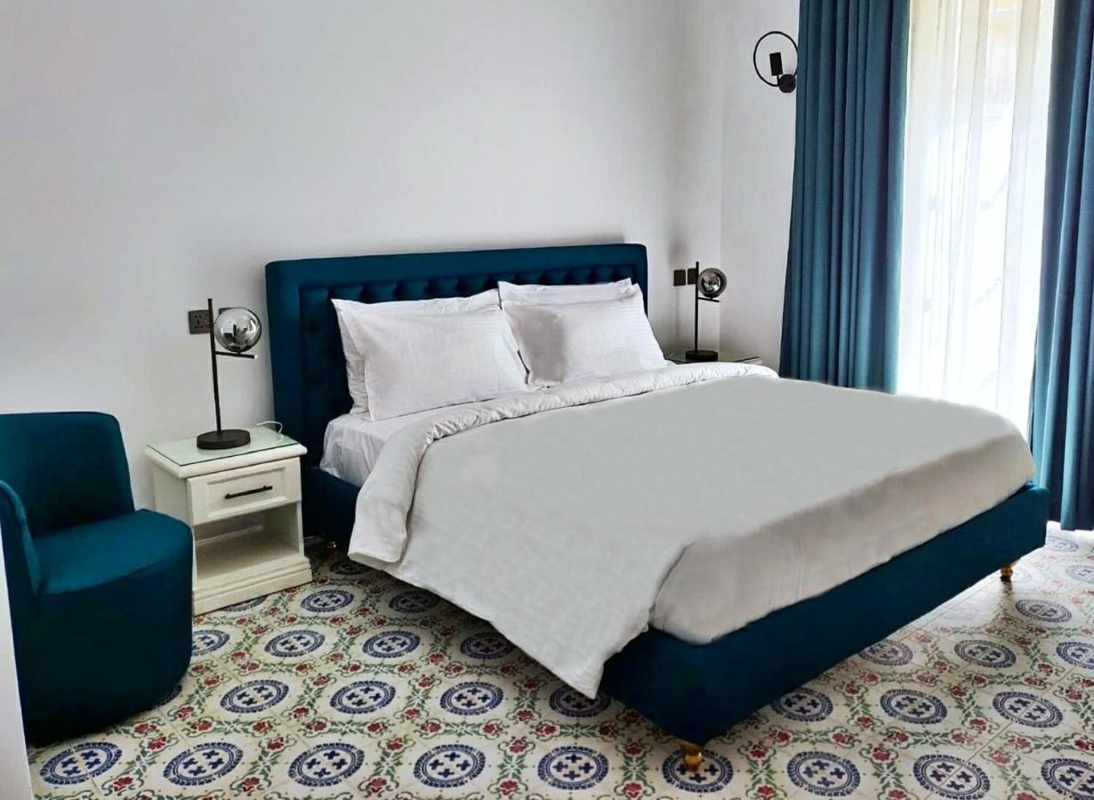 Queen Suite