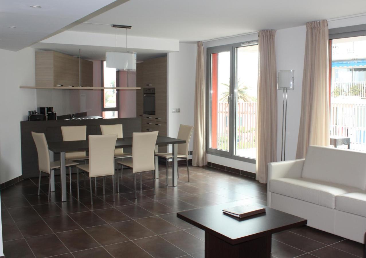 Familjelägenhet med terrass och gatuvy