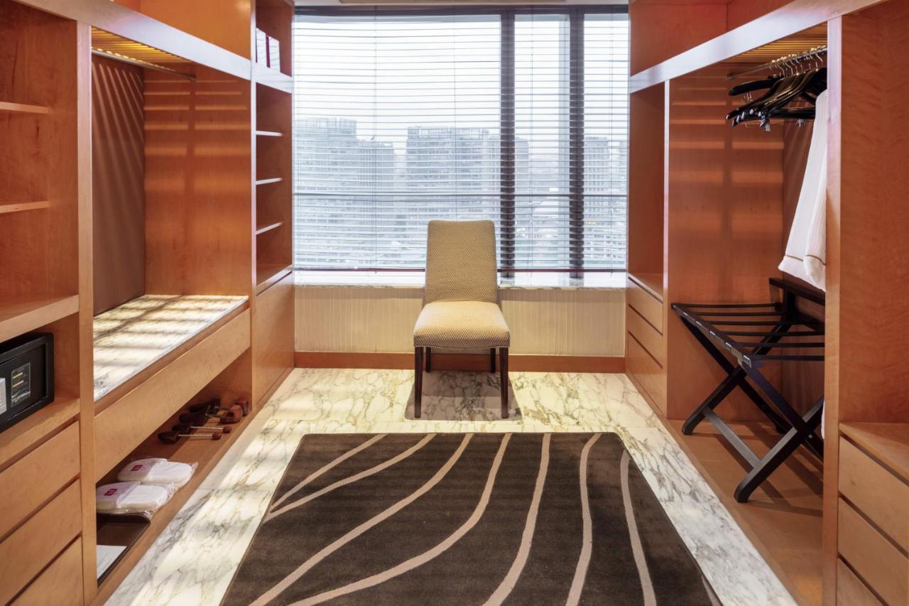 Rom M Suite