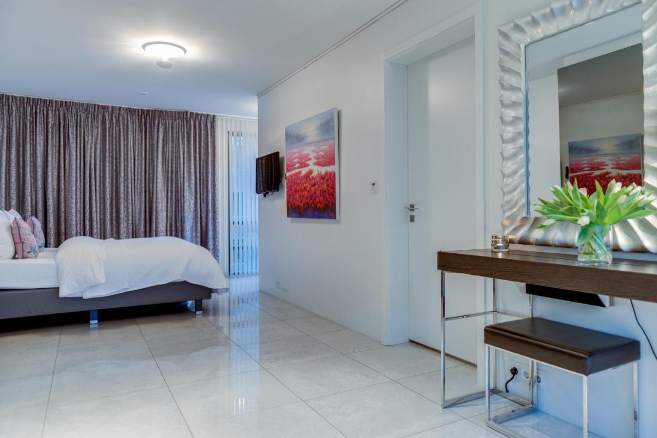 Deluxe One-Bedroom Suite Balcony