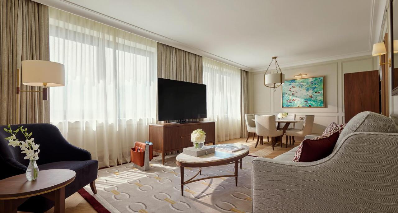 Luxury Suite exclusive access to Cadogan private gardens