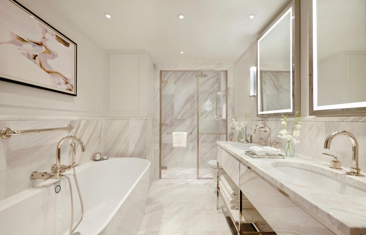 Executive City View Suite exclusive access to Cadogan private gardens