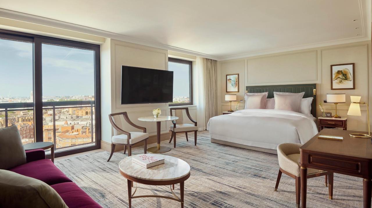 Junior Suite City View exclusive access to Cadogan private gardens