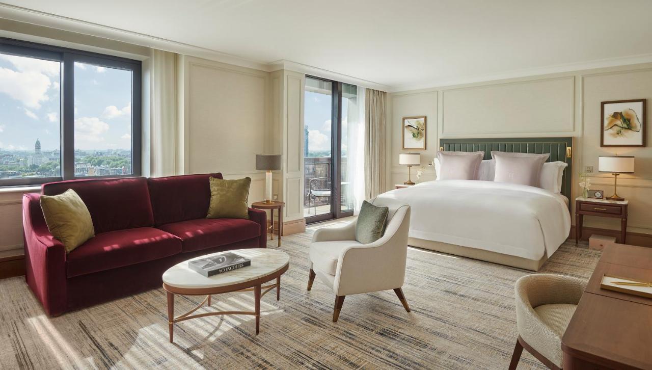 Junior Suite City View exclusive access to Cadogan private gardens