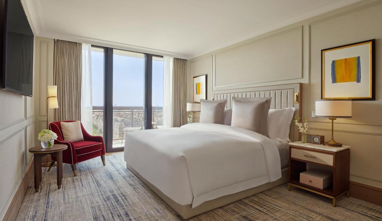 Luxury Suite exclusive access to Cadogan private gardens