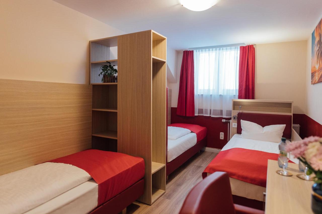 Economy Triple Room Souterrain own External Bathroom