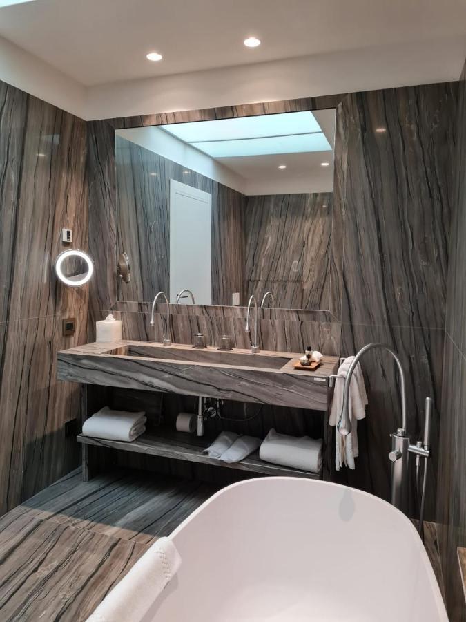 Vik Presidential Suite