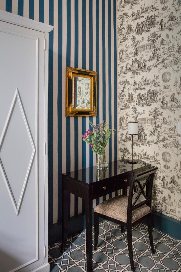 2 Adjacent Rooms