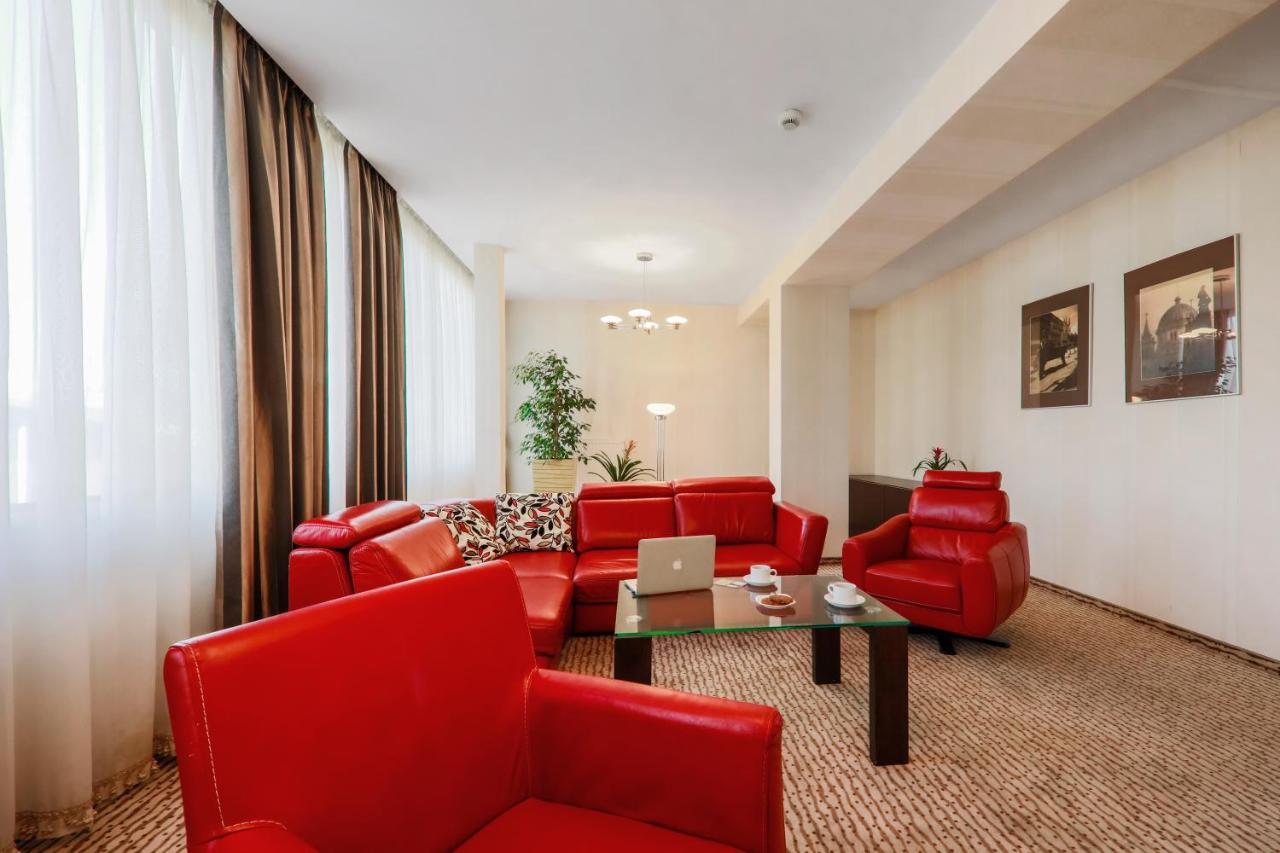 Standard Double Suite