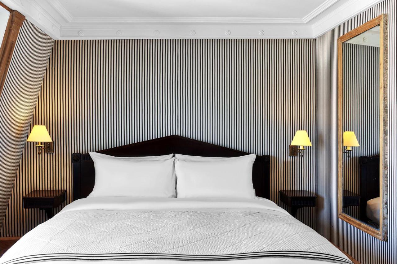Queen Suite Sofa Bed Eiffel Tower View