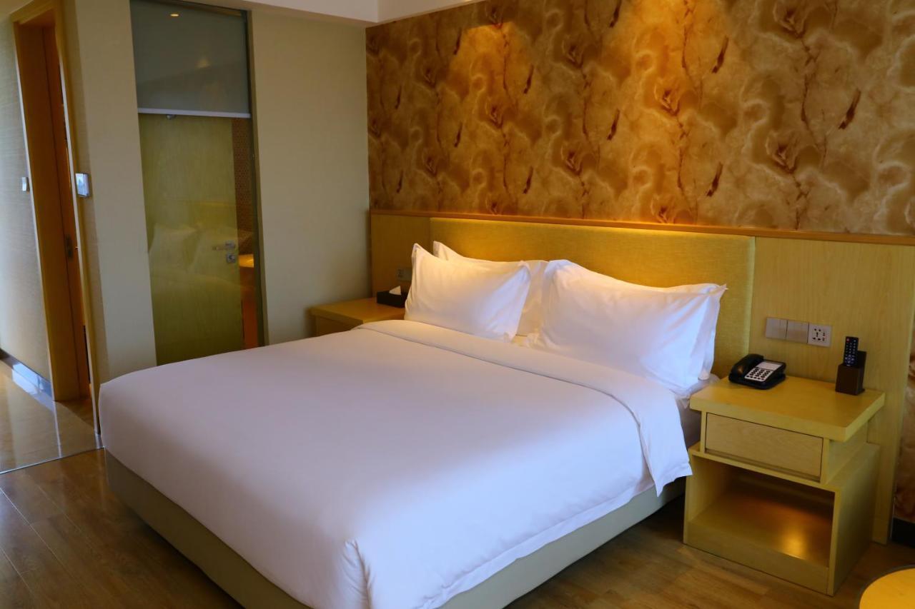 Mini Suite,784404666:JPEG