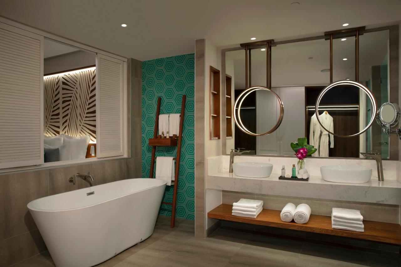 Preferred Club Master Suite Swim Out Ocean Front