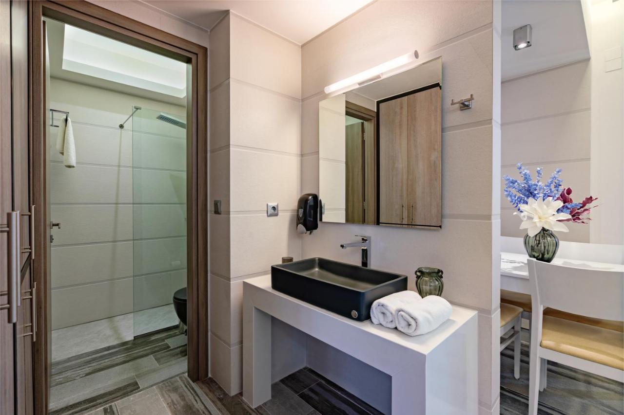 Deluxe One-Bedroom Apartment with Jetted Tub,1176028246:JPEG