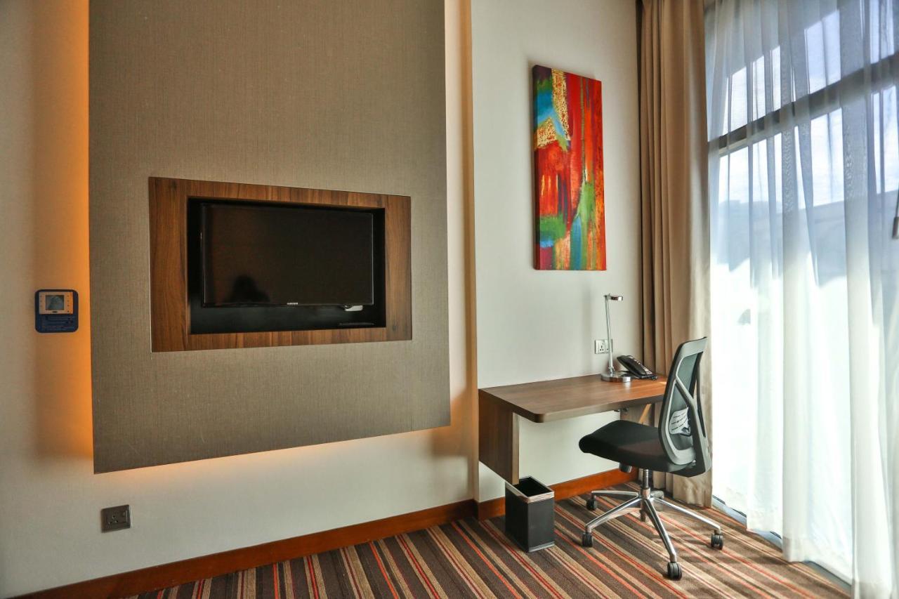 Queen Room Accessible
