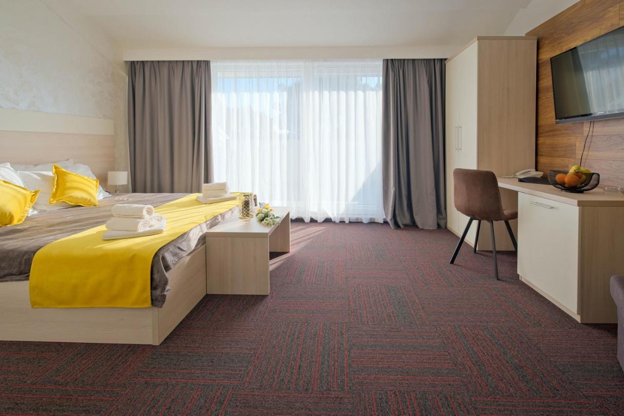 Superior Double Room with Terrace and Sea View