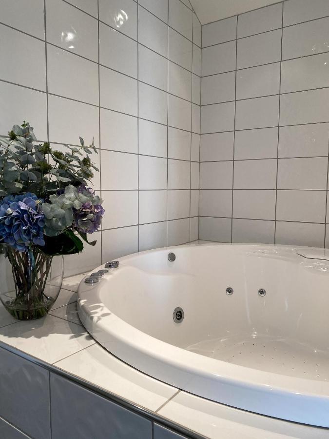 Superior Suite Spa Access,1583653643:JPEG
