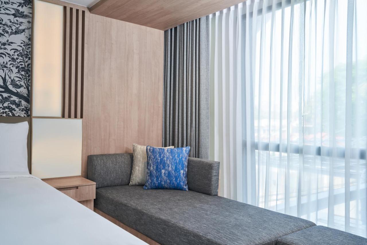 Superior King Room with Sofa Bed and City View,1537160572:JPEG