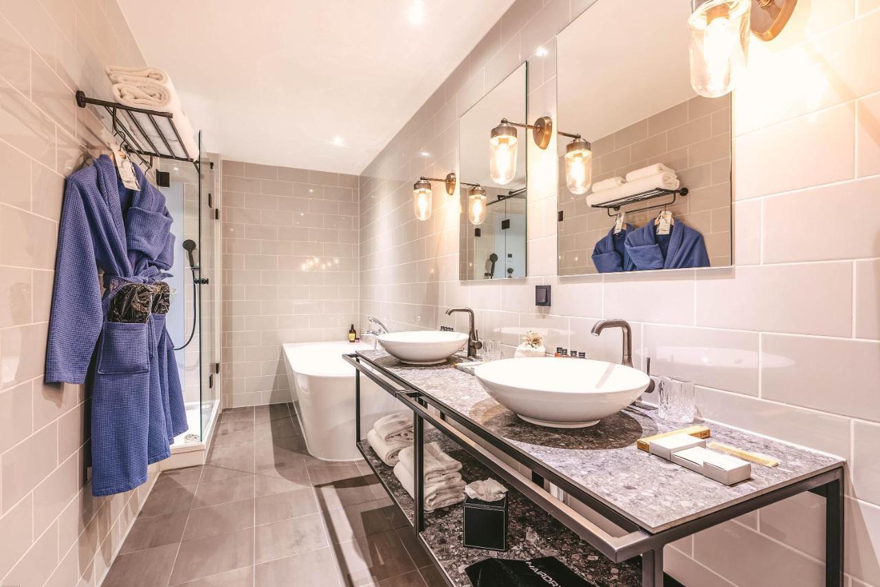 Suite,1188951928:JPEG